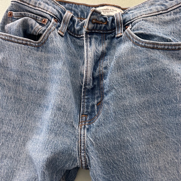 Abercrombie High Rise 90s Relaxed Jean, 27, raw hem, short - Picture 3 of 5